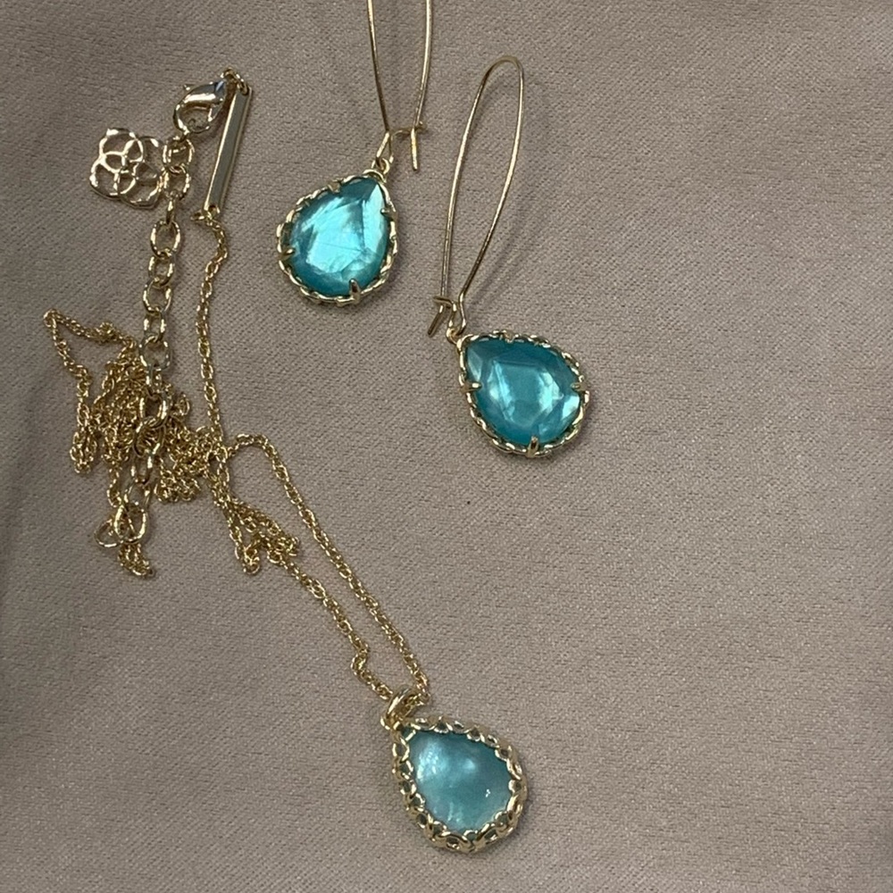 EUC Kendra Scott gold set